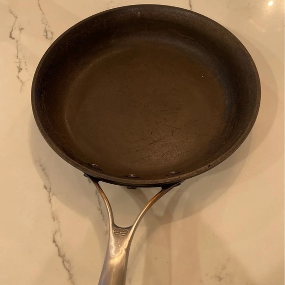 3 pre-loved sauté pans (calphalon and Cuisinart) - Picture 4 of 7